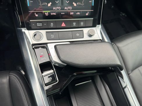 Used 2021 Audi e-tron Premium w/ Towing Package image 38