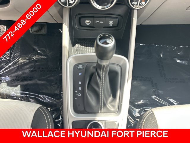 Used 2025 Hyundai Venue SEL FWD image 23
