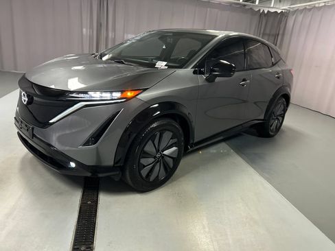 Used 2023 Nissan Ariya AWD image 3
