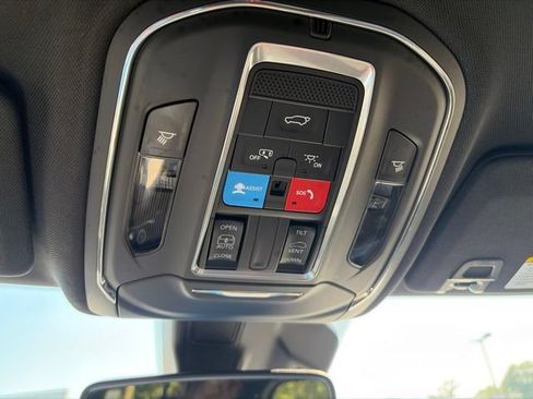 Used 2023 Jeep Grand Cherokee Altitude AWD/4WD image 23