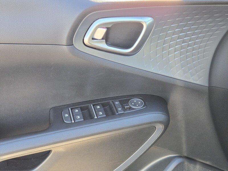 Certified 2025 Kia Soul EX FWD image 17