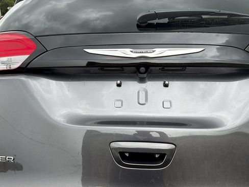 Used 2023 Chrysler Voyager LX FWD image 8
