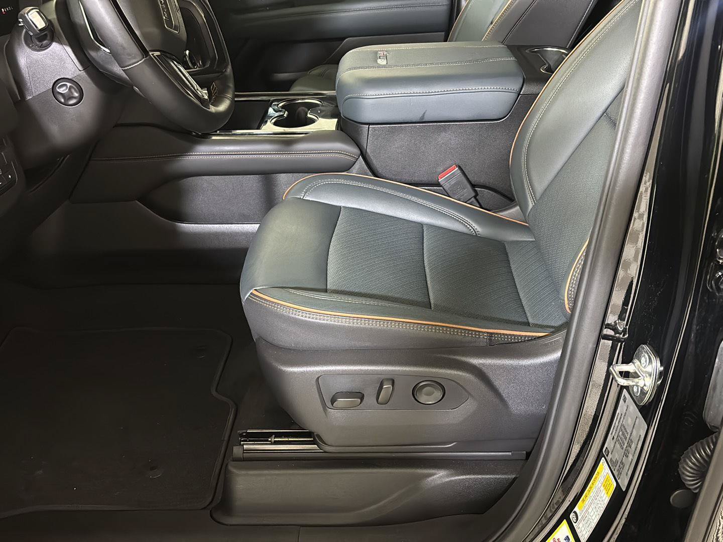 Certified 2026 GMC Yukon AT4 w/ AT4 Premium Plus Package AWD/4WD image 14