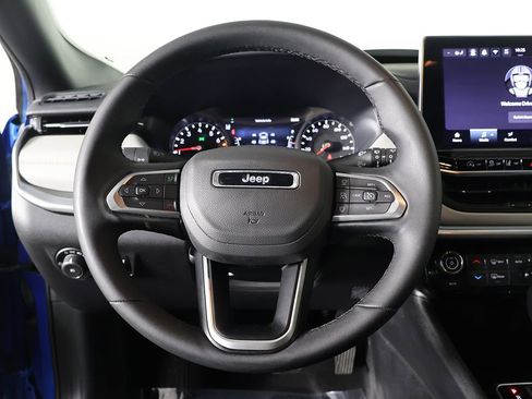 Used 2025 Jeep Compass Limited AWD/4WD image 37