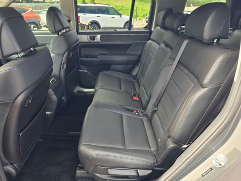 Used 2025 Hyundai Santa Fe Limited AWD/4WD image 11