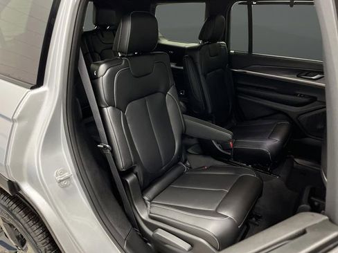 New 2025 Jeep Grand Cherokee L Limited w/ Luxury Tech Group II image 32