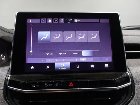 Used 2024 Jeep Compass Latitude AWD/4WD image 29