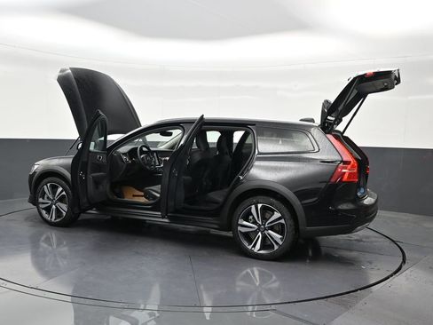 New 2026 Volvo V60 B5 Cross Country Plus AWD/4WD image 32