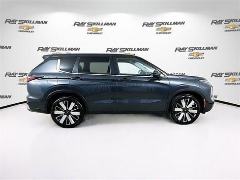 Used 2025 Mitsubishi Outlander SE image 8