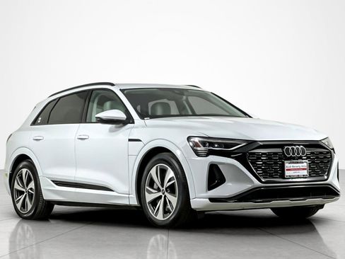 Used 2024 Audi Q8 e-tron Premium image 7