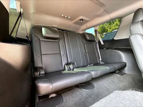 Used 2017 Chevrolet Suburban Premier image 26