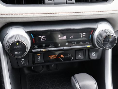 Used 2022 Toyota RAV4 XLE Premium image 22