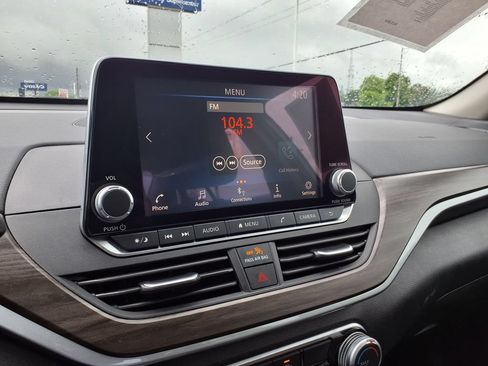 Used 2025 Nissan Altima 2.5 SV FWD image 25