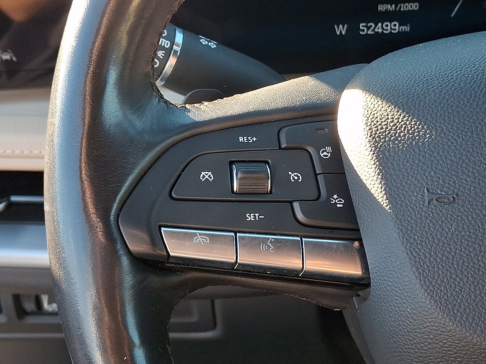 Used 2024 Cadillac XT4 Luxury w/ Cold Weather Package FWD image 24