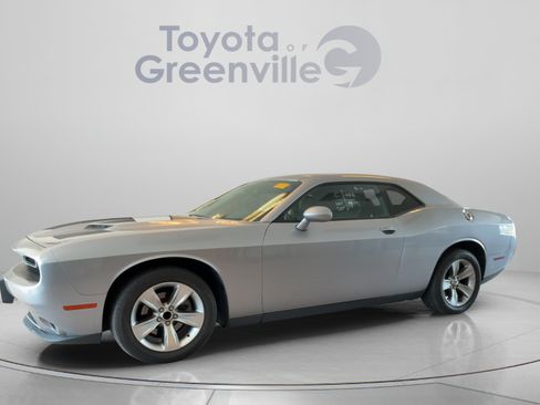 Used 2015 Dodge Challenger SXT w/ Driver Convenience Group RWD image 2