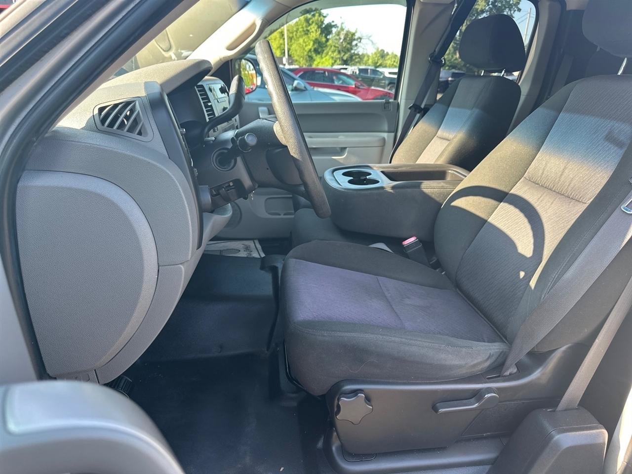 Used 2010 Chevrolet Silverado 1500 W/T RWD image 15