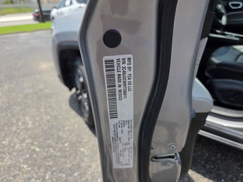 Used 2024 Jeep Compass Limited AWD/4WD image 28