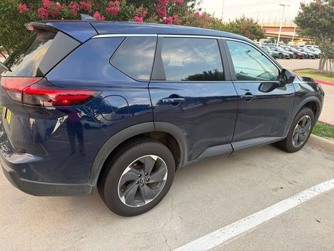 Used 2025 Nissan Rogue SV FWD image 3