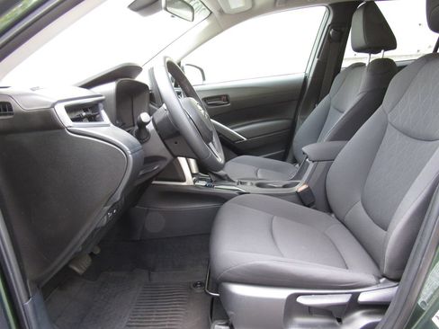 Used 2022 Toyota Corolla Cross LE w/ Moonroof Package AWD/4WD image 10