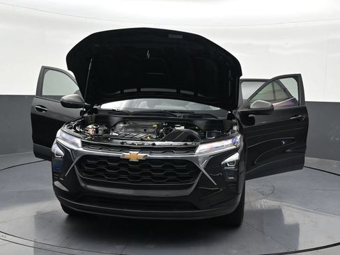 Used 2024 Chevrolet Trax LS FWD image 39