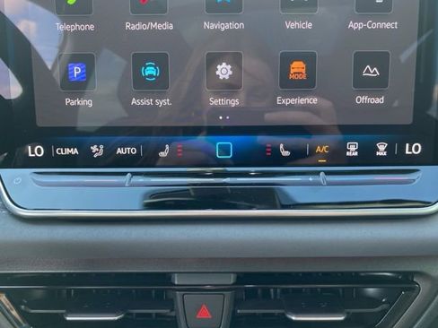 New 2025 Volkswagen Tiguan SE AWD/4WD image 35