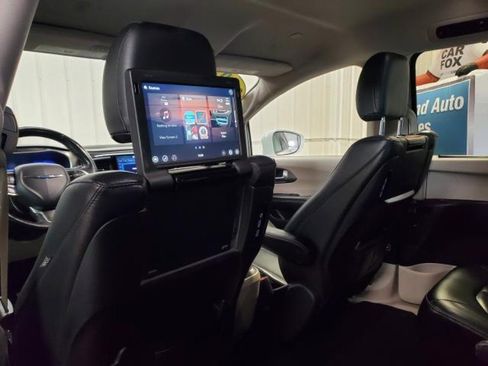 Used 2020 Chrysler Pacifica Touring-L Plus image 11