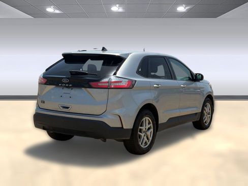 Used 2021 Ford Edge SE FWD image 8