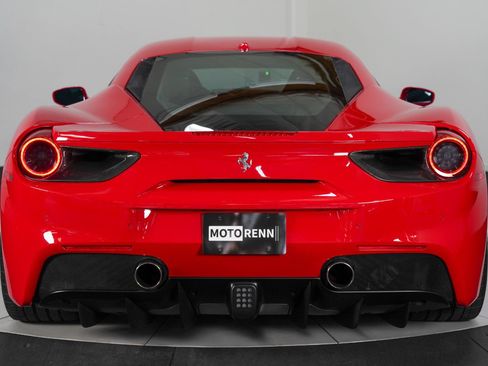Used 2017 Ferrari 488 GTB RWD image 7