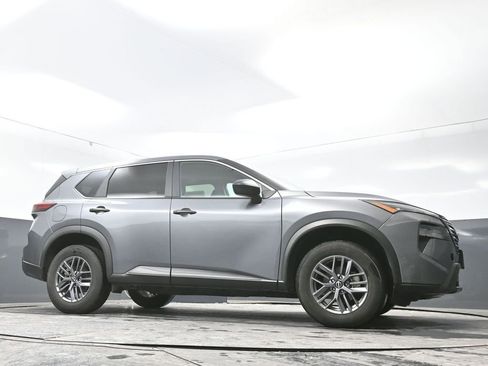 Used 2024 Nissan Rogue S image 48