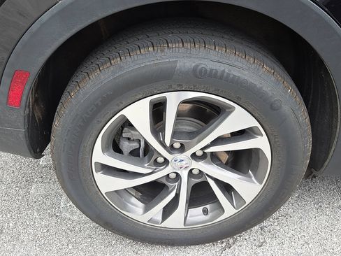 Used 2022 Buick Envision Essence w/ Technology Package I AWD/4WD image 3