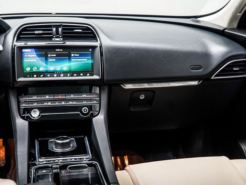 Used 2020 Jaguar F-PACE Premium image 17