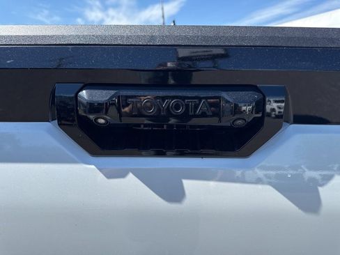 Used 2025 Toyota Tundra Platinum AWD/4WD image 32
