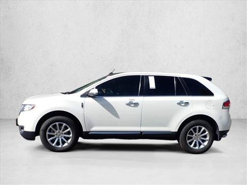 Used 2013 Lincoln MKX AWD image 2