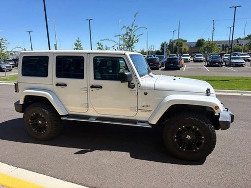 Used 2017 Jeep Wrangler Unlimited Sahara w/ Mopar Chrome Edition Group AWD/4WD image 9
