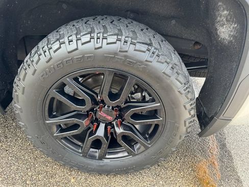 Used 2019 GMC Sierra 1500 Elevation w/ Elevation Value Package AWD/4WD image 6
