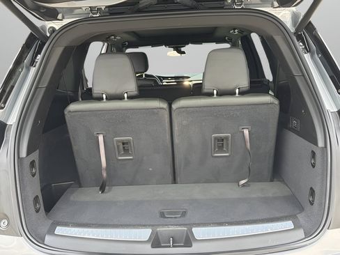 Used 2025 Cadillac XT6 Luxury FWD image 8