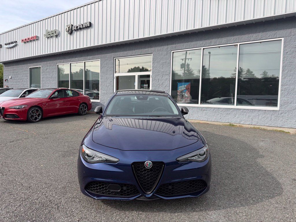 Used 2019 Alfa Romeo Giulia Ti AWD/4WD image 9