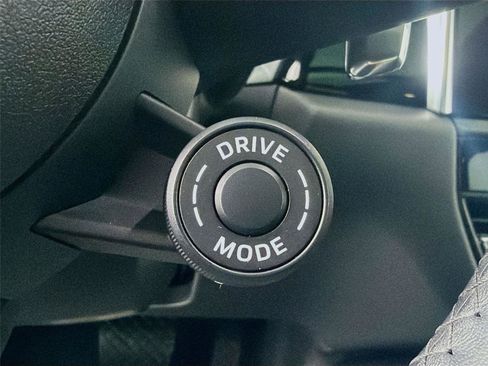 Certified 2025 Porsche Macan image 25