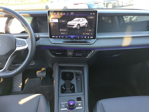 Certified 2025 Volkswagen Tiguan SE image 23