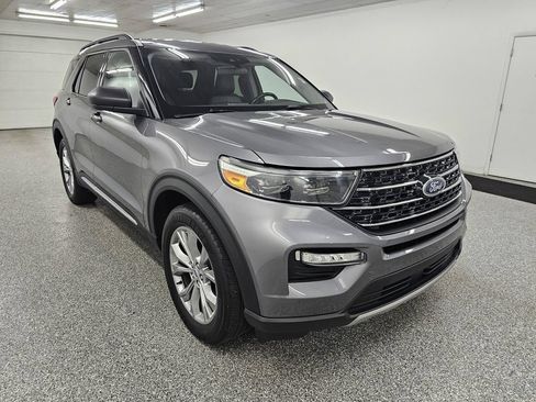 Used 2023 Ford Explorer XLT w/ Equipment Group 202A AWD/4WD image 3