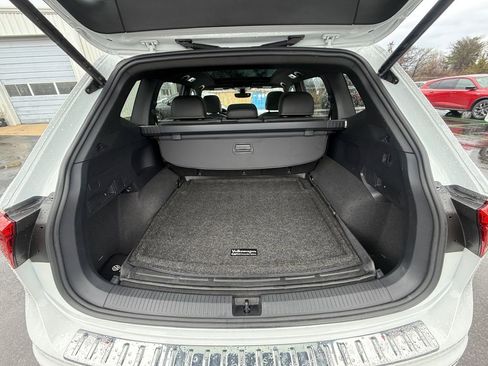 Used 2022 Volkswagen Tiguan SEL R-Line image 26