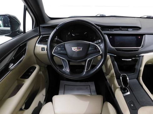 Used 2017 Cadillac XT5 FWD image 32