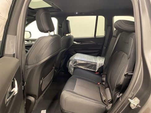 Used 2025 Jeep Grand Cherokee Laredo X w/ Luxury Tech Group I image 23