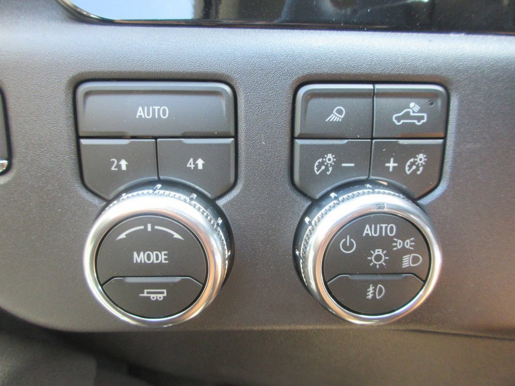 New 2026 GMC Sierra 1500 SLT w/ SLT Premium Package AWD/4WD image 17
