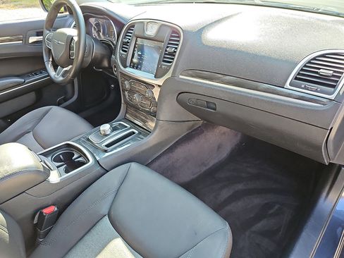 Used 2018 Chrysler 300 Touring image 12