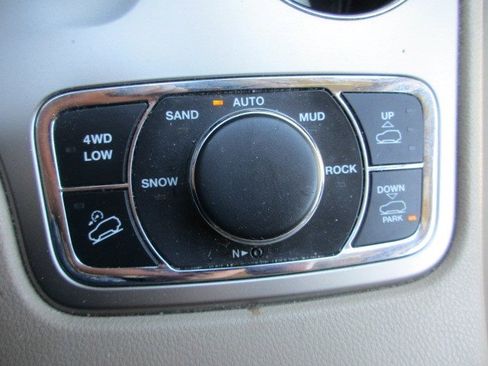 Used 2015 Jeep Grand Cherokee Overland AWD/4WD image 30