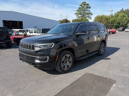 Used 2023 Jeep Wagoneer 4WD w/ Premium Group I image 3