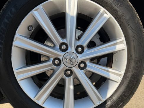 Used 2012 Toyota Camry XLE FWD image 22