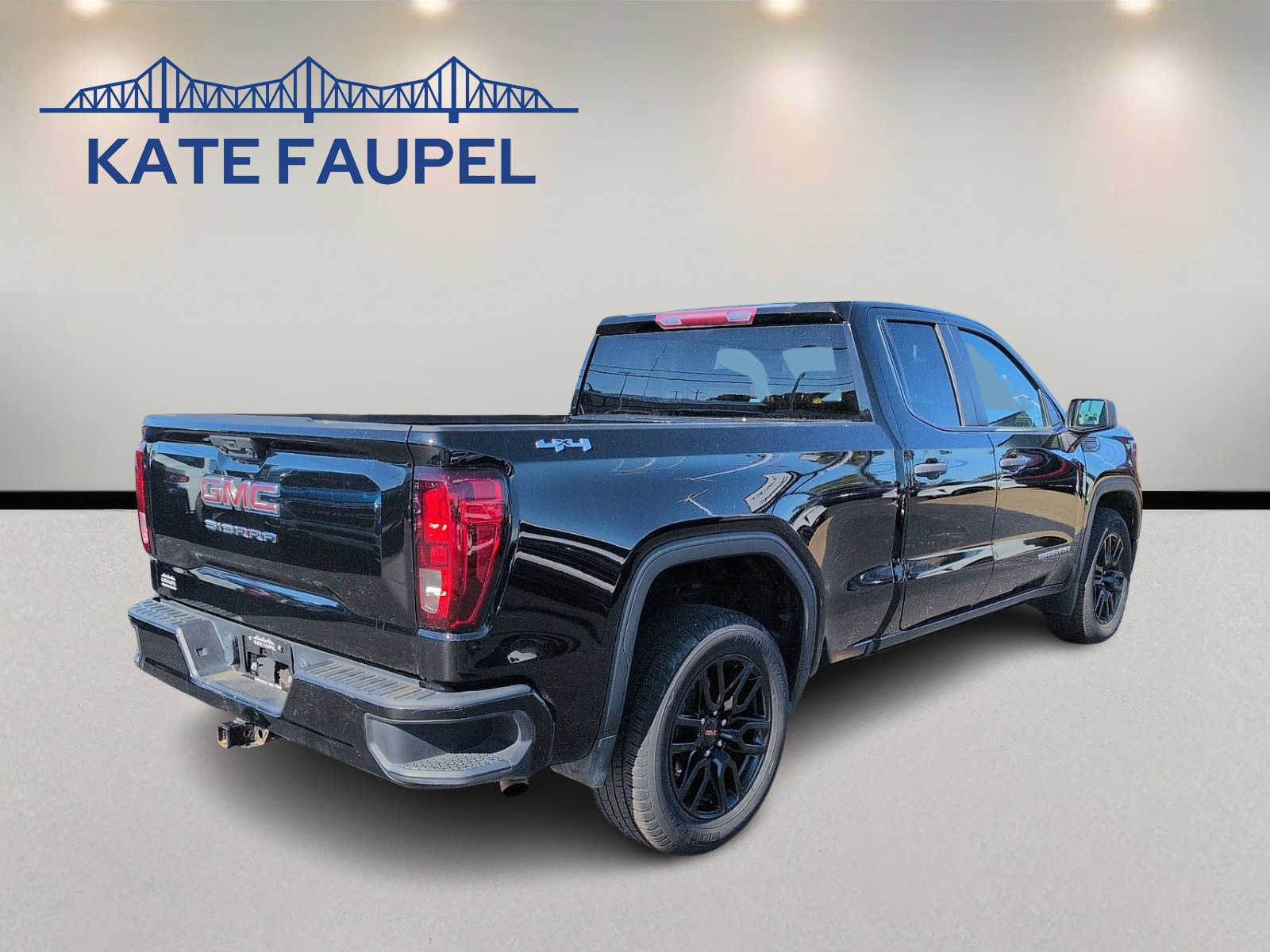 Used 2023 GMC Sierra 1500 Pro w/ Graphite Edition AWD/4WD image 7