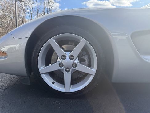 Used 2004 Chevrolet Corvette Coupe image 14